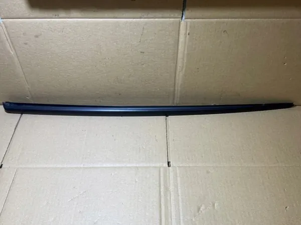 Joint de pare-brise gauche Audi A6 C8 OEM 4K0854327 image 2