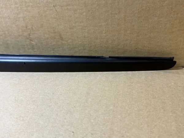 Joint de pare-brise gauche Audi A6 C8 OEM 4K0854327 image 4
