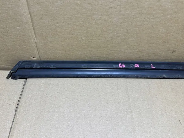 Joint de pare-brise gauche Audi A6 C8 OEM 4K0854327 image 5