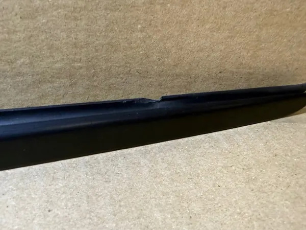 Joint de pare-brise gauche Audi A6 C8 OEM 4K0854327 image 8