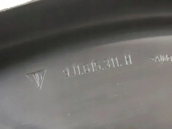 Porsche Taycan Etujarrulevynsuoja OEM 9J1615311H image 3