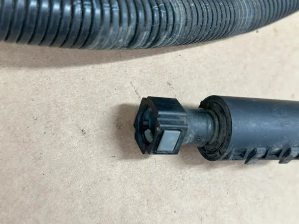 AdBlue-letku OEM A0014706724 Mercedes Actros MP4:lle image 3