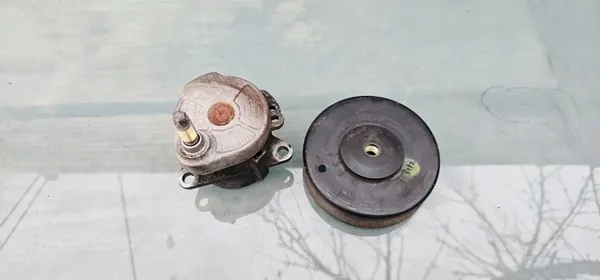 Tensor de correa Mercedes OEM 1112001270 - Usado image 2