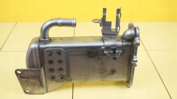 Enfriador EGR Audi OEM CGL V29041282 MM114C4 - Usado image 3