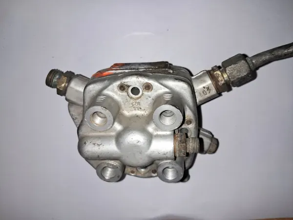 Distribuidor de combustible OEM 0438101026 Mercedes W124/W201 image 2