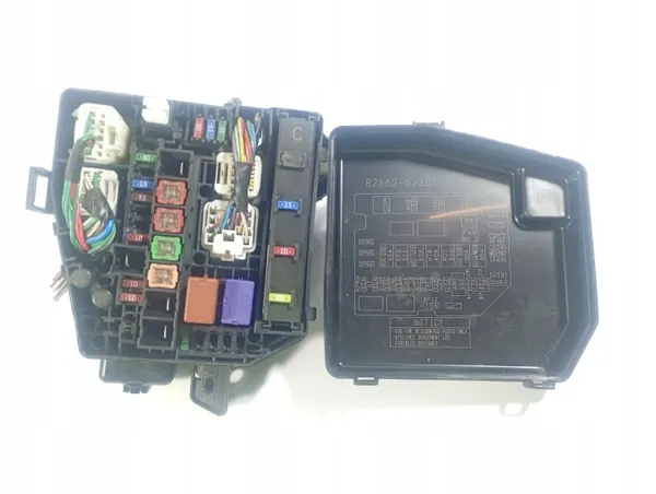 Sicherungskasten-Modul Toyota Yaris II OEM M1S252 image 2