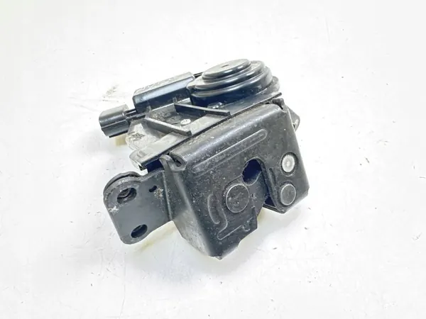 2007 Toyota Auris 150 Serrure de coffre image 1