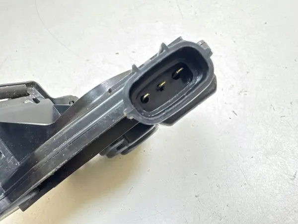 2007 Toyota Auris 150 Serrure de coffre image 3