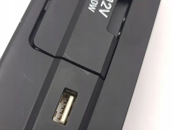 Tomada USB Hyundai i20 OEM 96125Q0120 - Usado image 10