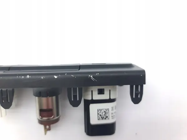 Tomada USB Hyundai i20 OEM 96125Q0120 - Usado image 8