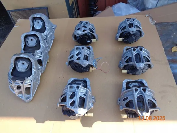 Audi Q8 Moottorin Kiinnike 4M0199371HC image 2