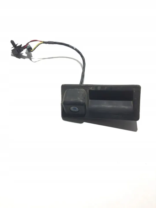 Asa de maletero OEM 3C9827566 con cámara - Usado image 2