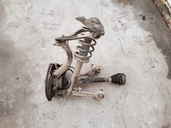 AUDI A6 C5 Snodo di Sospensione Anteriore Destro image 3