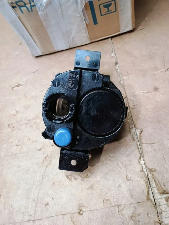 Farol de neblina esquerdo Nissan OE 26155-1HA0A image 3