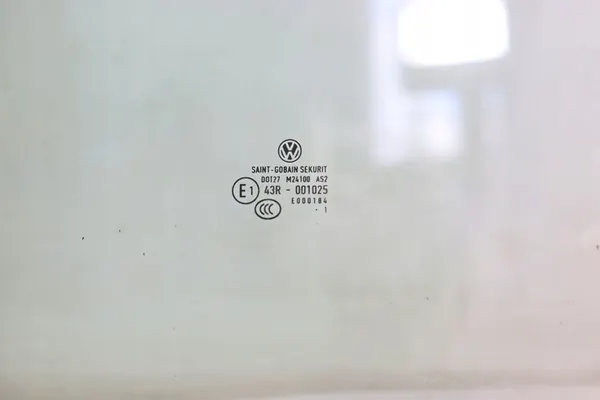 VW TRANSPORTER T5 Vidro da Porta Dianteira Esquerda 7H0845201D image 2