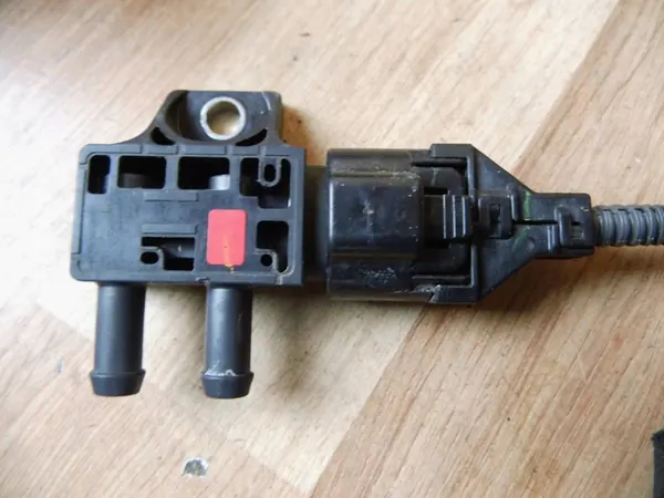 Toyota Corolla E21 exhaust pressure sensor 89481-71010 image 3