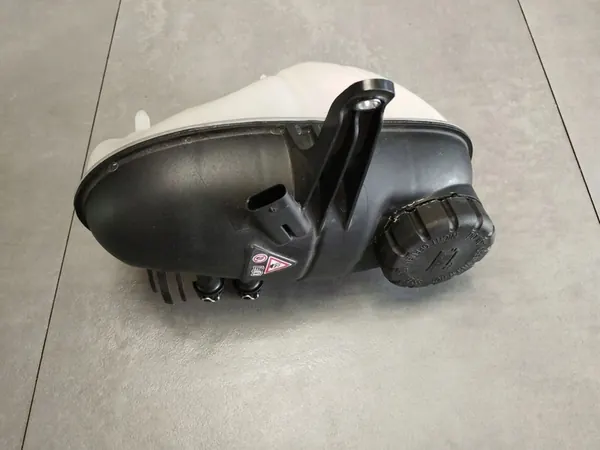 MERCEDES S-KLASSE C217 W222 Koelvloeistof Expansietank OE image 2