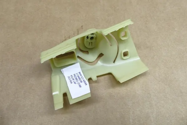 BMW Heckleuchtenhalterung OEM 659396R/659398R image 2