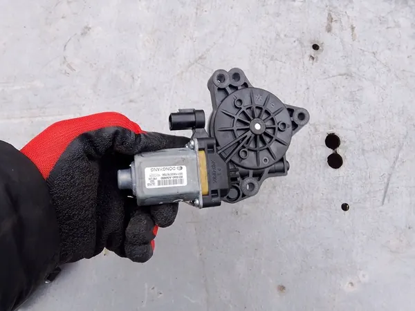 Vasemman etuikkunan moottori Hyundai i30 II 82450-A5000 image 2