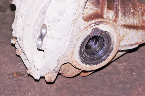Lexus IS III 2.5i Rear Differential Axle Used image 4