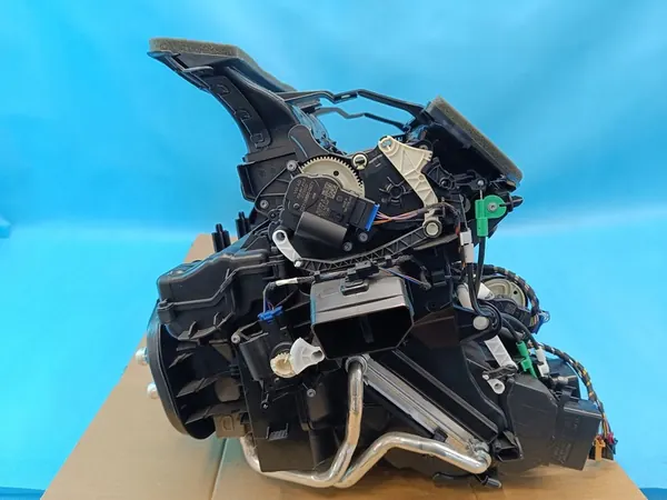 SKODA KODIAQ 1.5 TSI 110KW Verwarming 5Q1820007D 3Q1819021C image 4