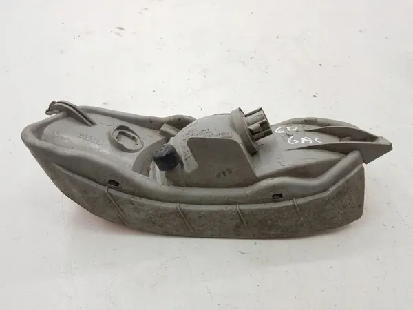 Lexus RX 300 Bakre dimljus OEM E138568 - Begagnad image 8