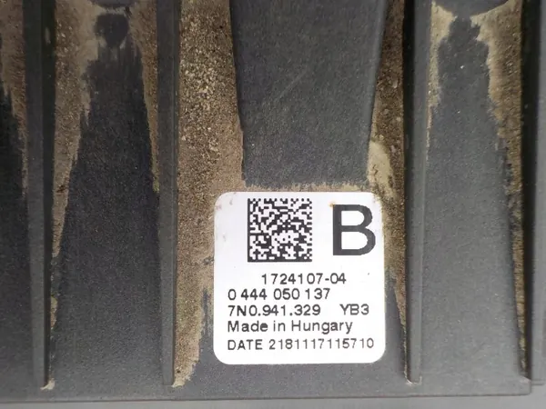 Depósito & Bomba AdBlue VW Golf VII OEM 5Q0131877F 5Q0131969E image 6