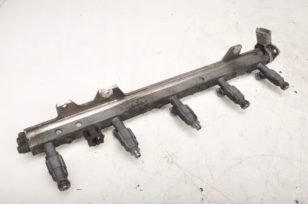 VOLVO V70 II 2.4 Rampe d'injection 0280155830 image 3