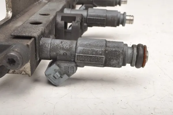 VOLVO V70 II 2.4 Rampe d'injection 0280155830 image 4