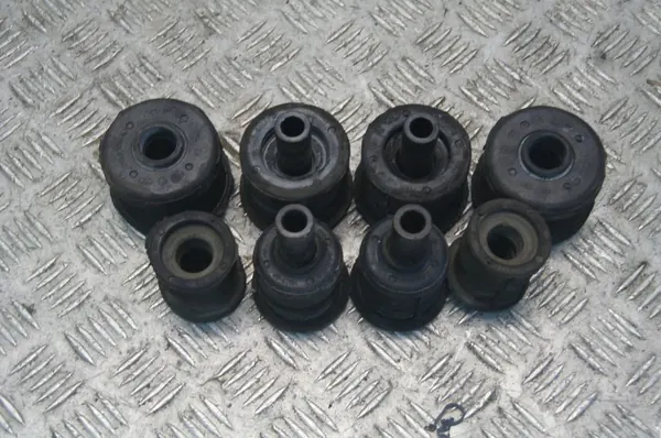 VW Amarok Ohjaamon kiinnitys OEM 2H0801547C Sarja - Käytetty image 2