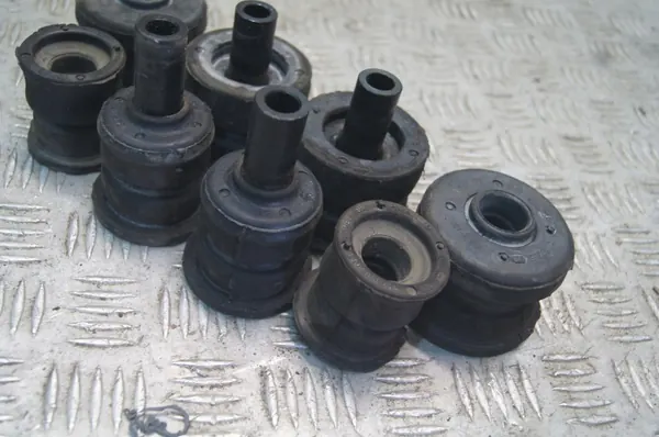 VW Amarok Ohjaamon kiinnitys OEM 2H0801547C Sarja - Käytetty image 3