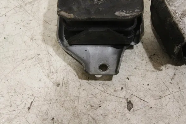 Moottorin tuki Subaru Impreza II GD WRX 2.0T OEM 41022AA080 image 4