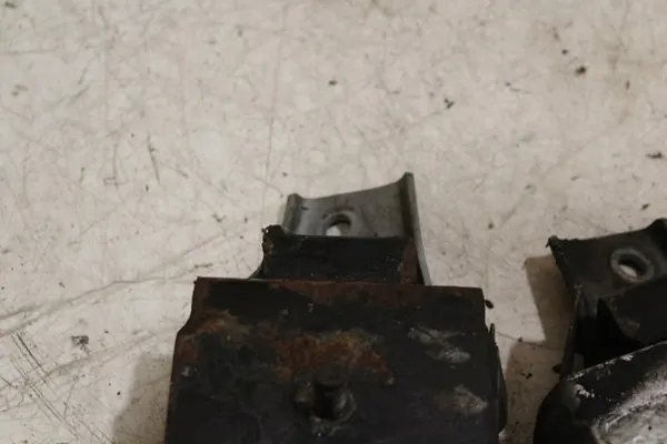 Moottorin tuki Subaru Impreza II GD WRX 2.0T OEM 41022AA080 image 5