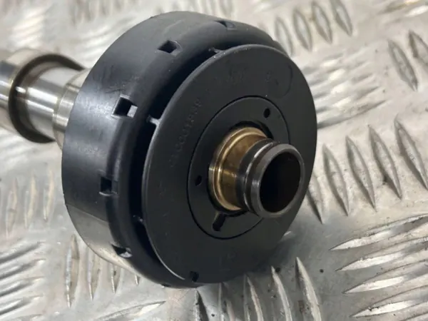 Árbol de levas Maserati Levante OEM 296888 - Usado image 7