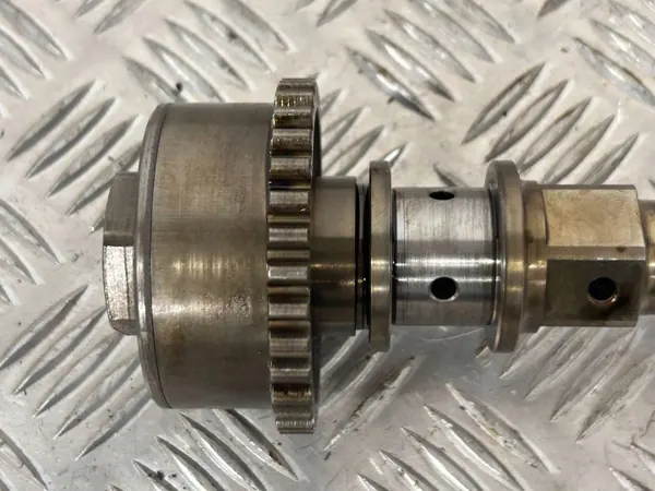 Árbol de levas Maserati Levante OEM 296888 - Usado image 8
