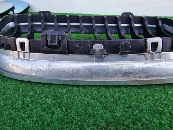 BMW 3 E90 E91 Left Kidney Grille 51137201969 image 3