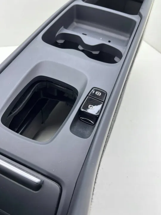 Accoudoir tunnel central Volvo XC40 OEM - État utilisé image 10