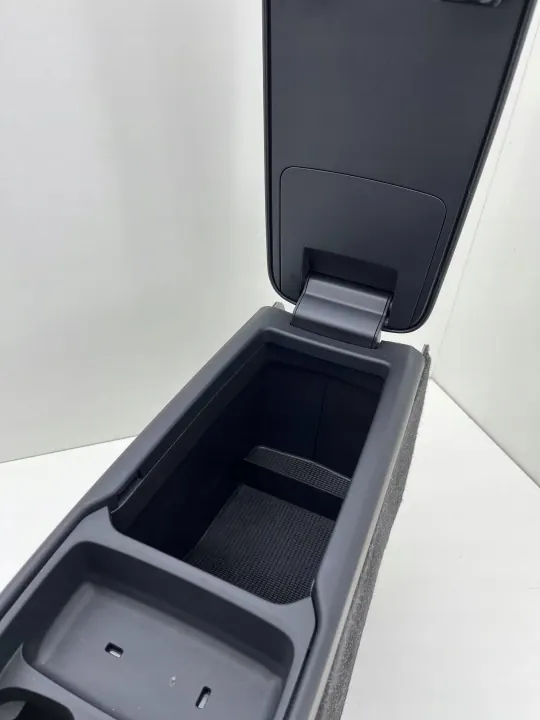 Accoudoir tunnel central Volvo XC40 OEM - État utilisé image 7