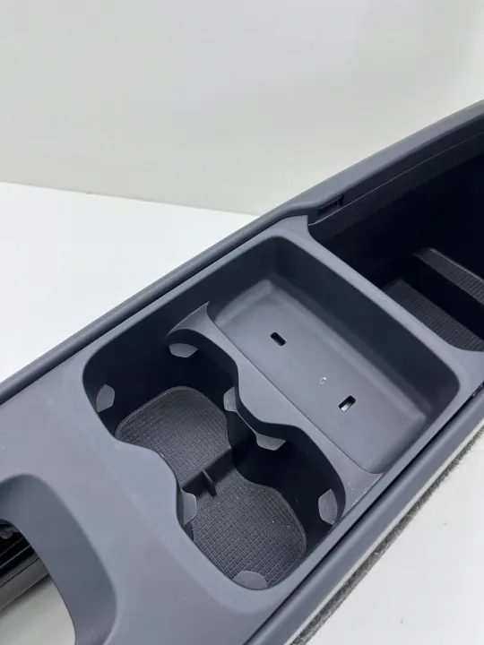 Accoudoir tunnel central Volvo XC40 OEM - État utilisé image 9