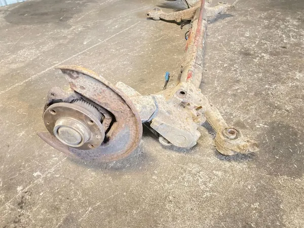 2000 Peugeot 206 CC Poutre Arrière image 4