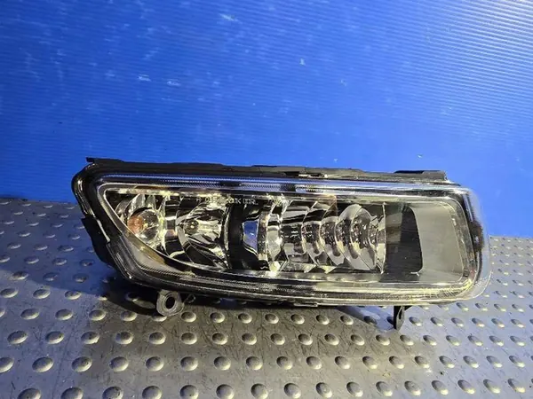 Farol de neblina halógeno direito Volkswagen Polo V image 4