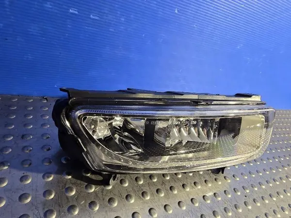 Farol de neblina halógeno direito Volkswagen Polo V image 5