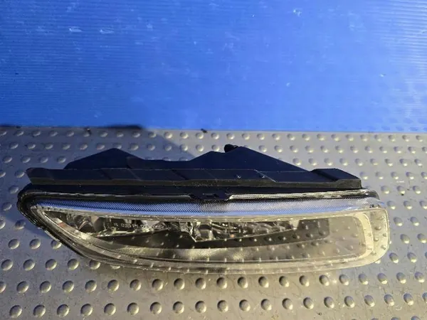 Farol de neblina halógeno direito Volkswagen Polo V image 6