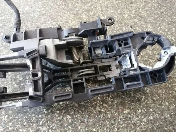 BMW X4718722808 Framre höger dörrhandtagsram image 3