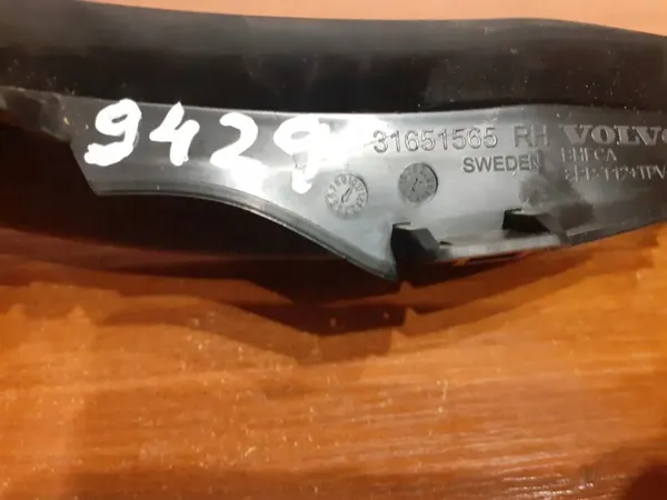 Volvo OEM 9429 etupyyhkijät 1.5L hybridille image 6