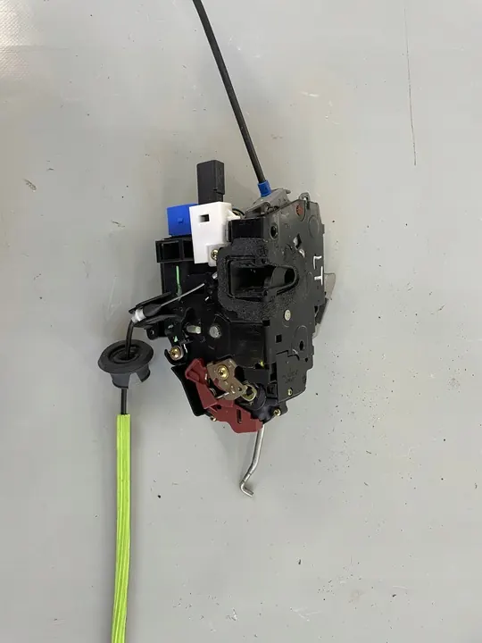 AUDI A8 D3 Linke Hintertürschloss 4E1 839 015 A image 2