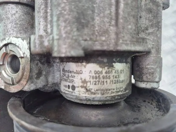 Mercedes-Benz OE A 006 466 45 01 Hydraulikpump image 6
