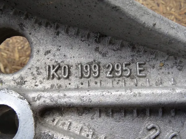 A3 8P GOLF V VI LEON II Sottoscocca Anteriore 1K0199369F image 10