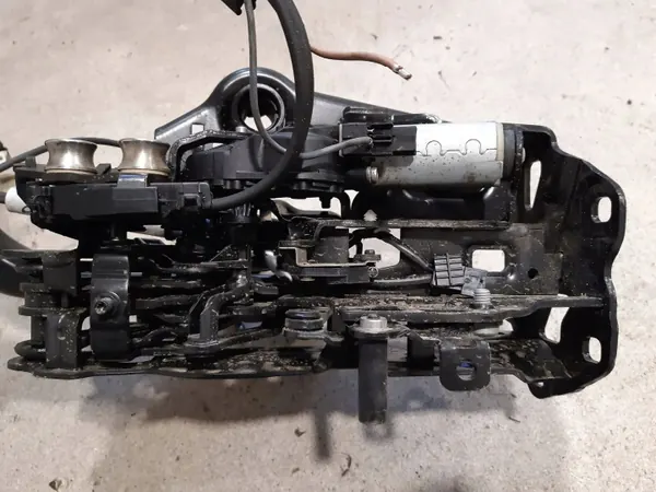 Dakscharnier links achter BMW 4 Cabrio OEM 7401031 image 4