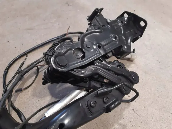 Dakscharnier links achter BMW 4 Cabrio OEM 7401031 image 7